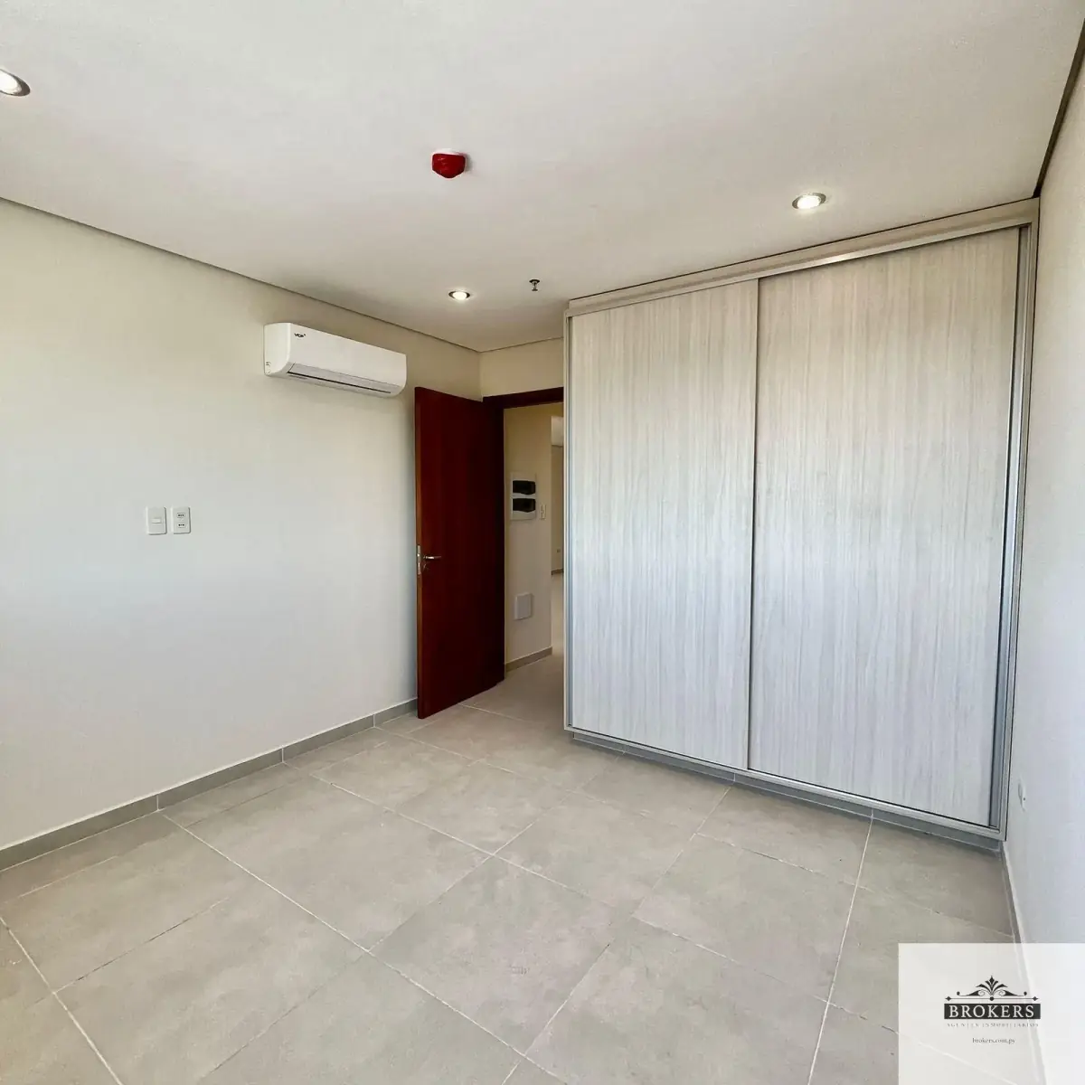 Departamento de 2 dormitorios en Venta en Jara, Lambaré - Image 5
