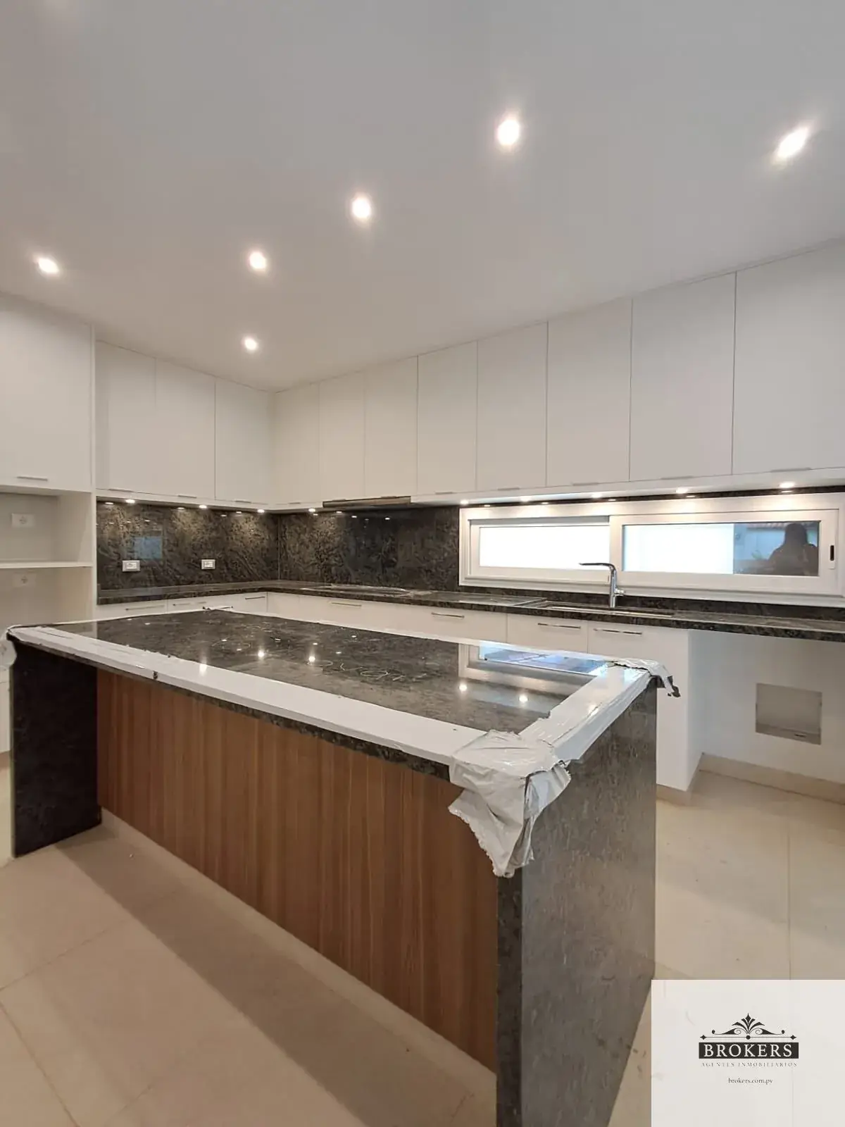 Casa de 4 dormitorios en Alquiler en Mariscal Estigarribia, Asunción - Image 5