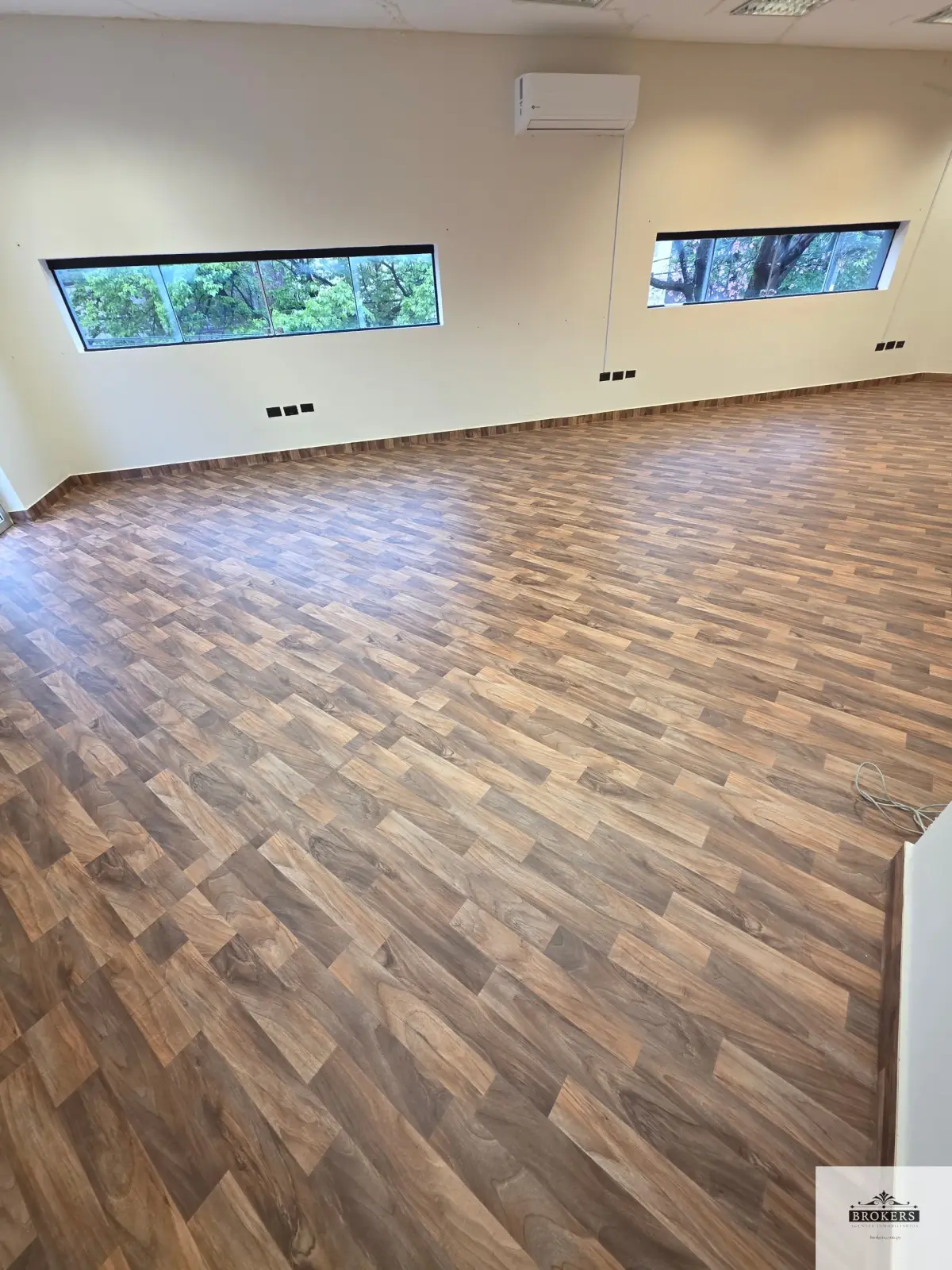 Local Comercial de 148m² en Alquiler en Recoleta, Asunción - Image 2