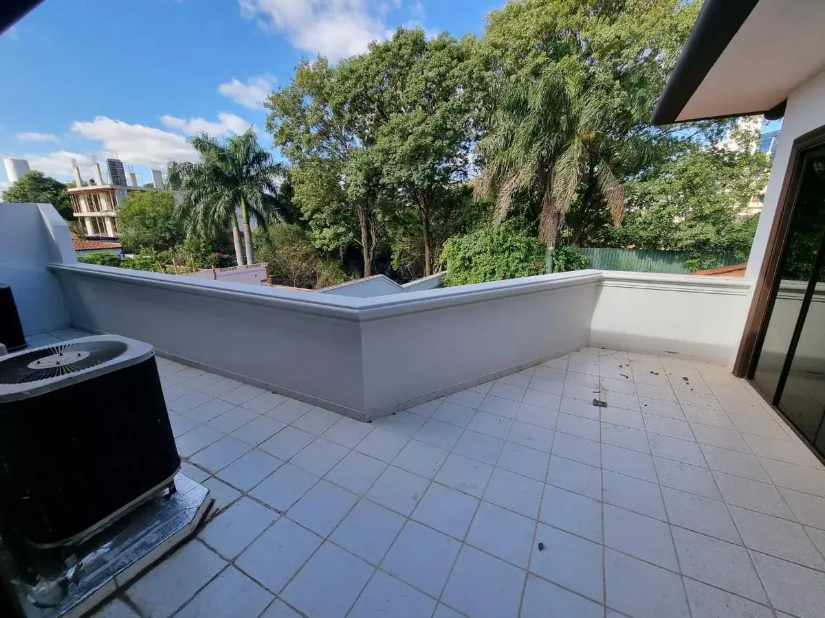 Casa de 5 dormitórios à Venda em Carmelitas, Assunção - Image 8
