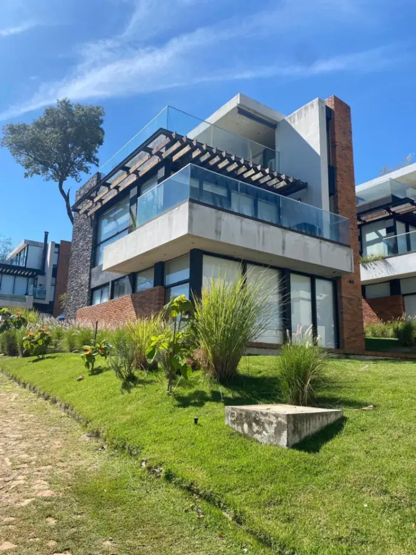 Casa de 3 dormitorios en Venta en San Bernardino - Image 4