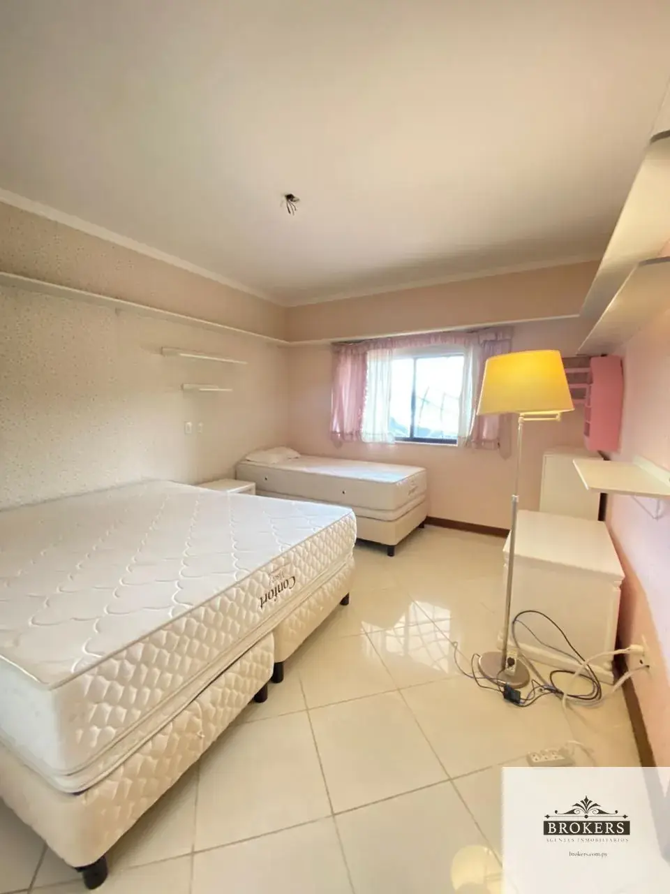 Casa de 4 quartos para Aluguel em Parques del Yatch, Lambaré - Image 11