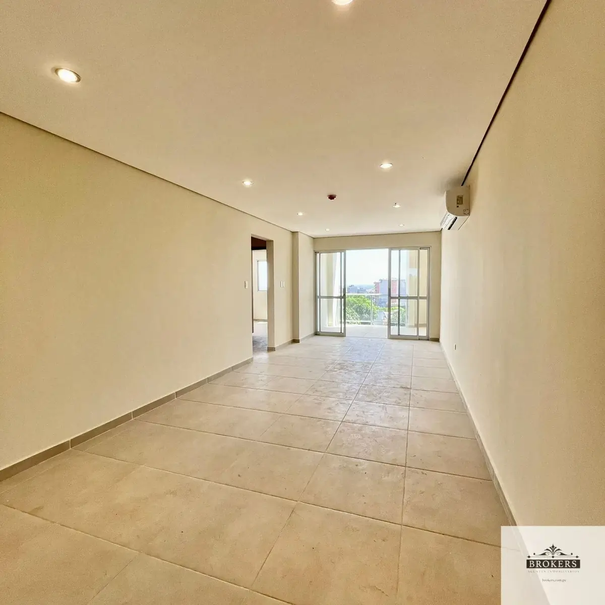 Departamento de 2 dormitorios en Venta en Jara, Lambaré - Image 4