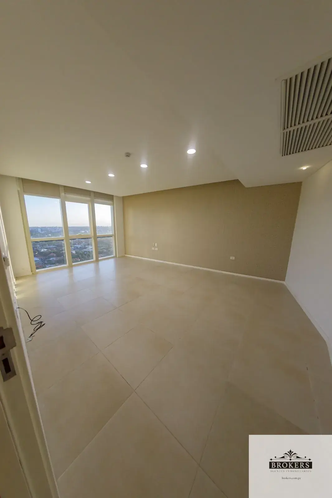 4-Bedroom Apartment for Sale in Ycuá Satí, Asunción - Image 19