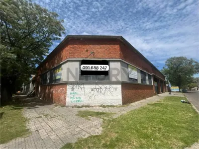 Commercial Space of 1,200m² for Rent in Tres Ombúes, Montevideo