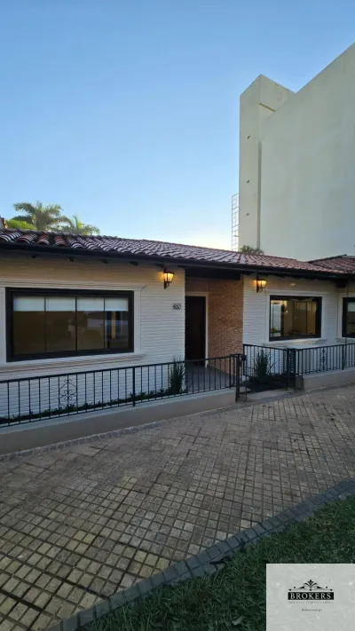 Casa de 3 dormitorios en Alquiler en Las Lomas (Carmelitas), Asunción