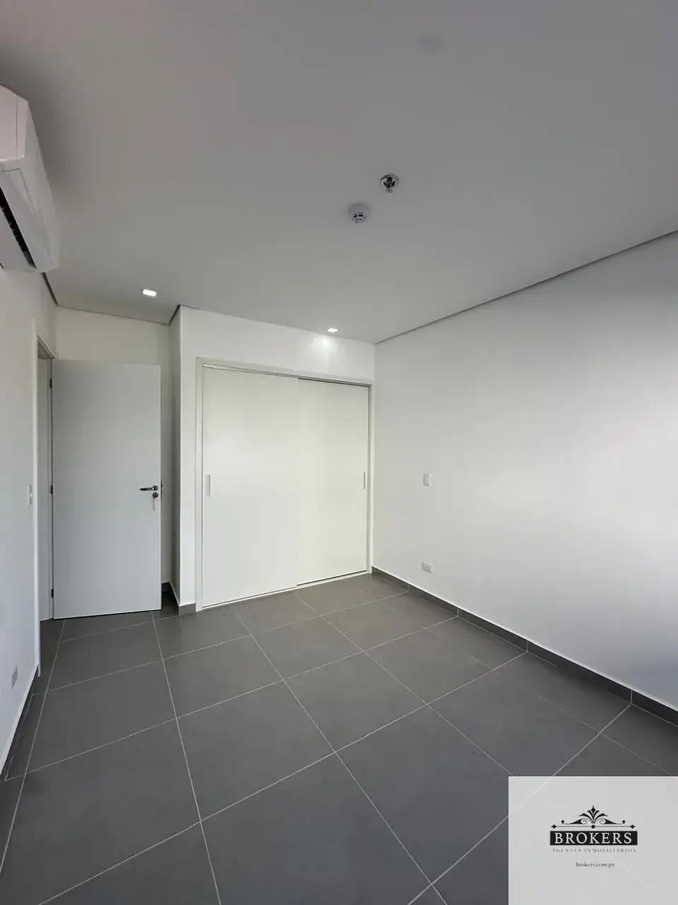 Departamento de 1 dormitorio en Venta en Ycuá Satí, Asunción - Image 13