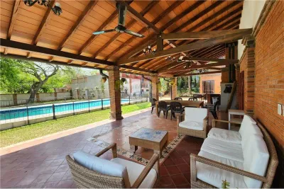 Casa de 5 dormitorios en Alquiler en San Bernardino