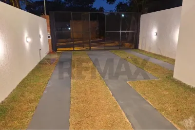 Casa de 4 dormitorios en Venta en Maramburé, Luque