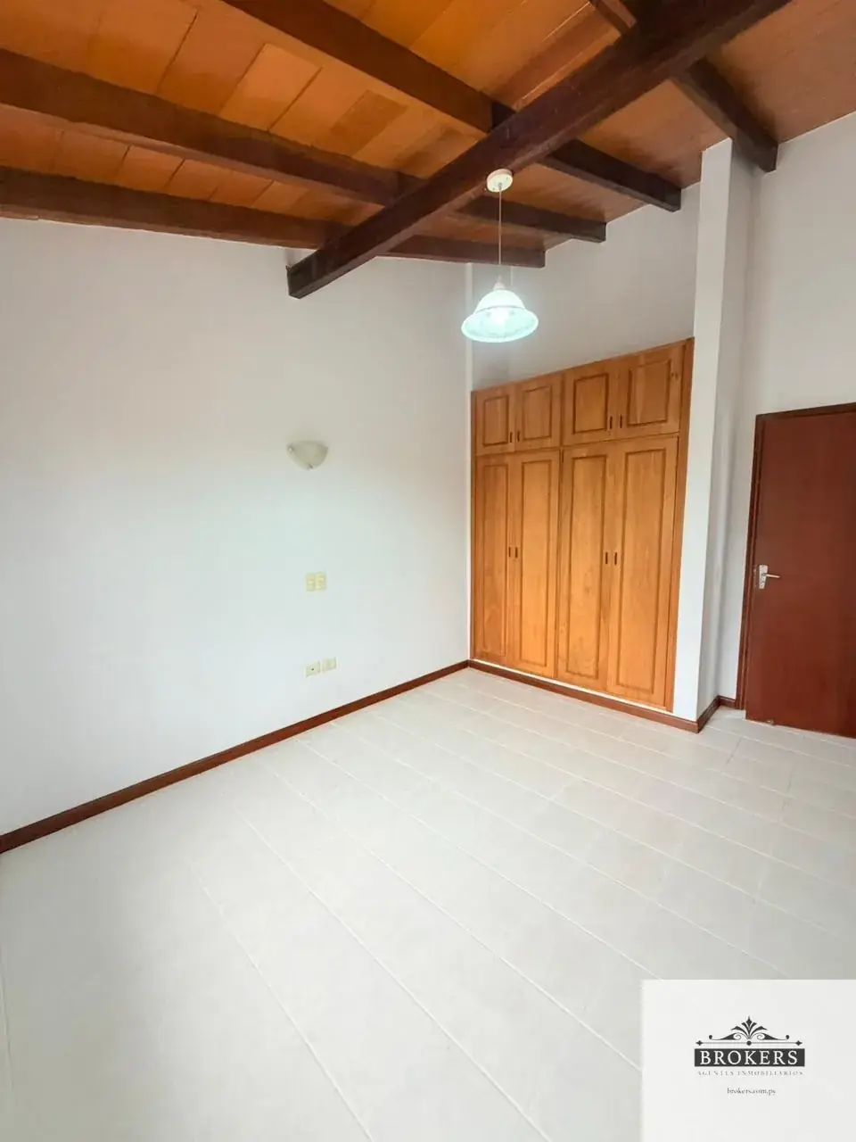 Casa de 3 dormitorios en Alquiler en Ycuá Satí, Asunción - Image 13