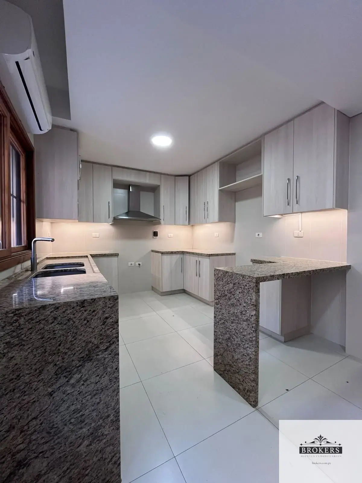 Commercial Space of 500m² for Rent in San Cristobal, Asunción - Image 10