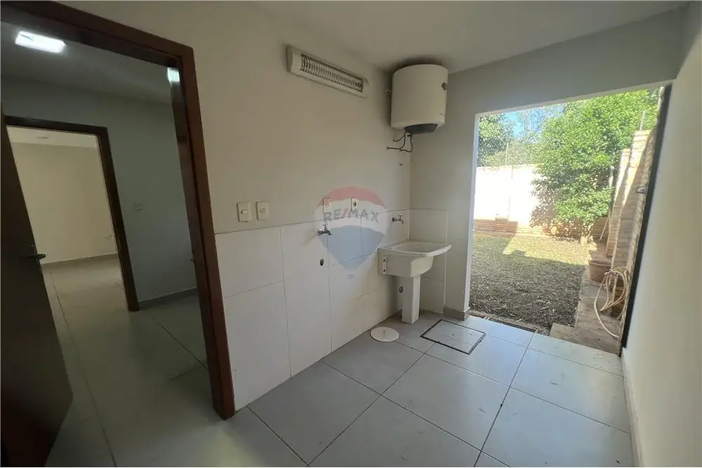 Casa de 3 dormitorios en Venta en Cuarto Barrio, Luque - Image 4