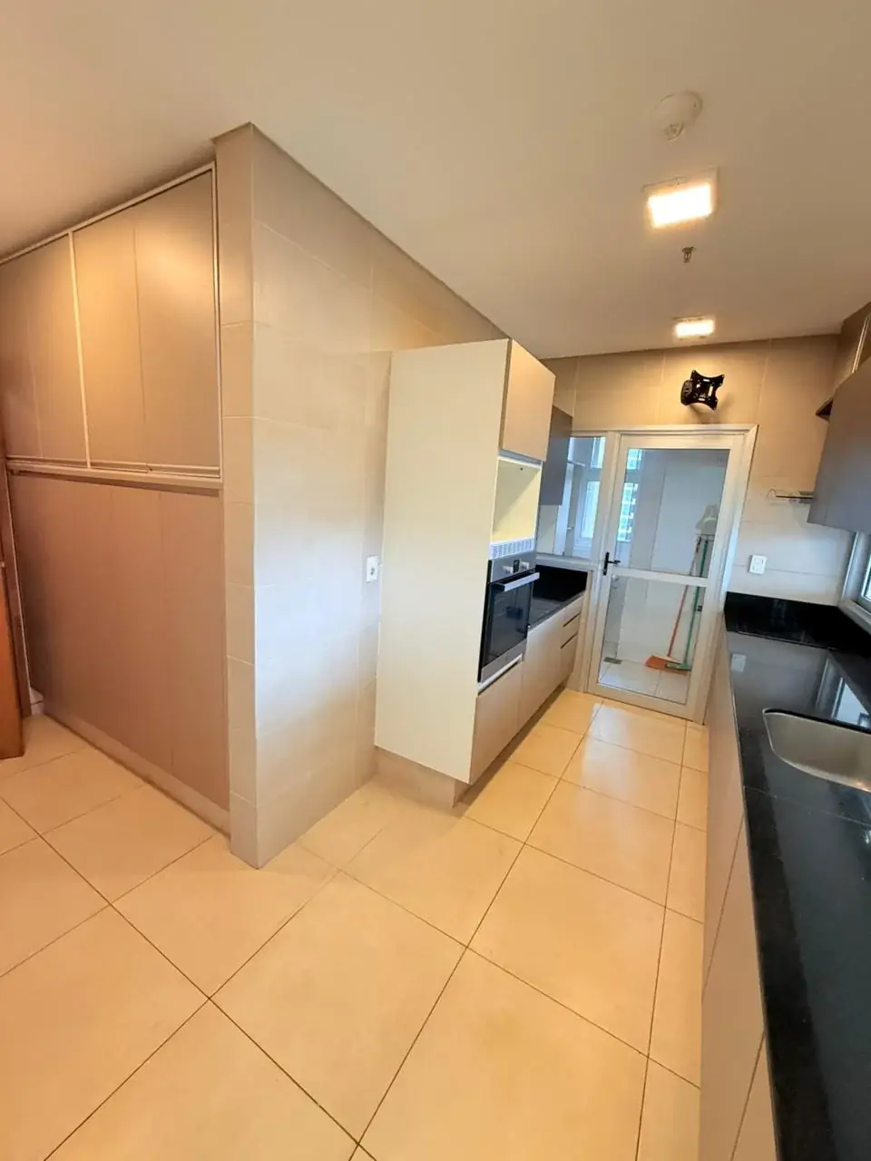 Departamento de 3 dormitorios en edificio Miranda, 190m², en Alquiler en Ycuá Satí, Asunción - Image 7