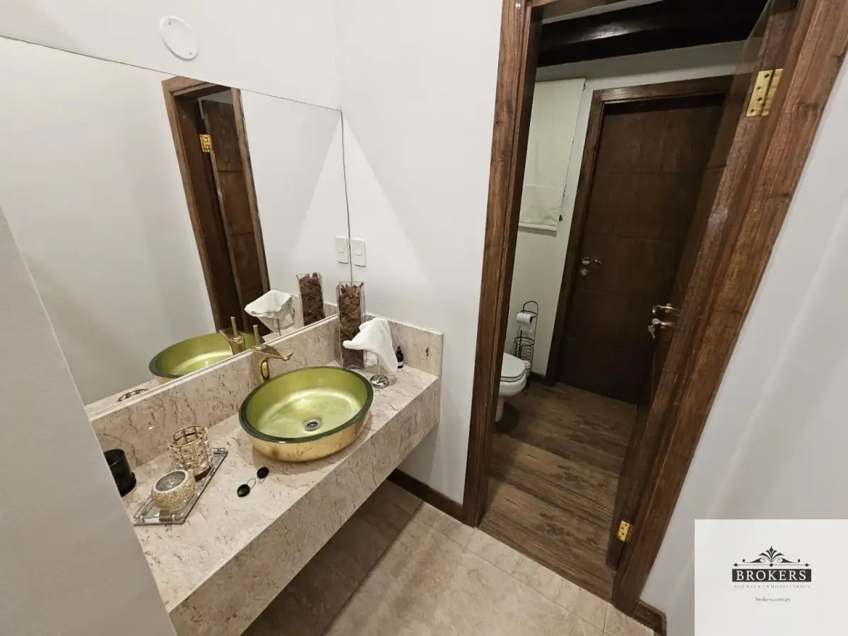 Casa de 3 dormitorios en Alquiler en Recoleta, Asunción - Image 11