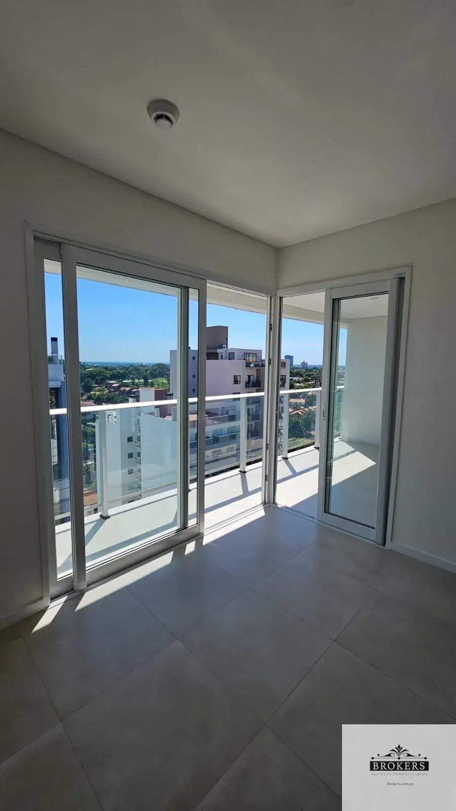2-Bedroom Apartment for Sale in Carmelitas, Asunción - Image 12