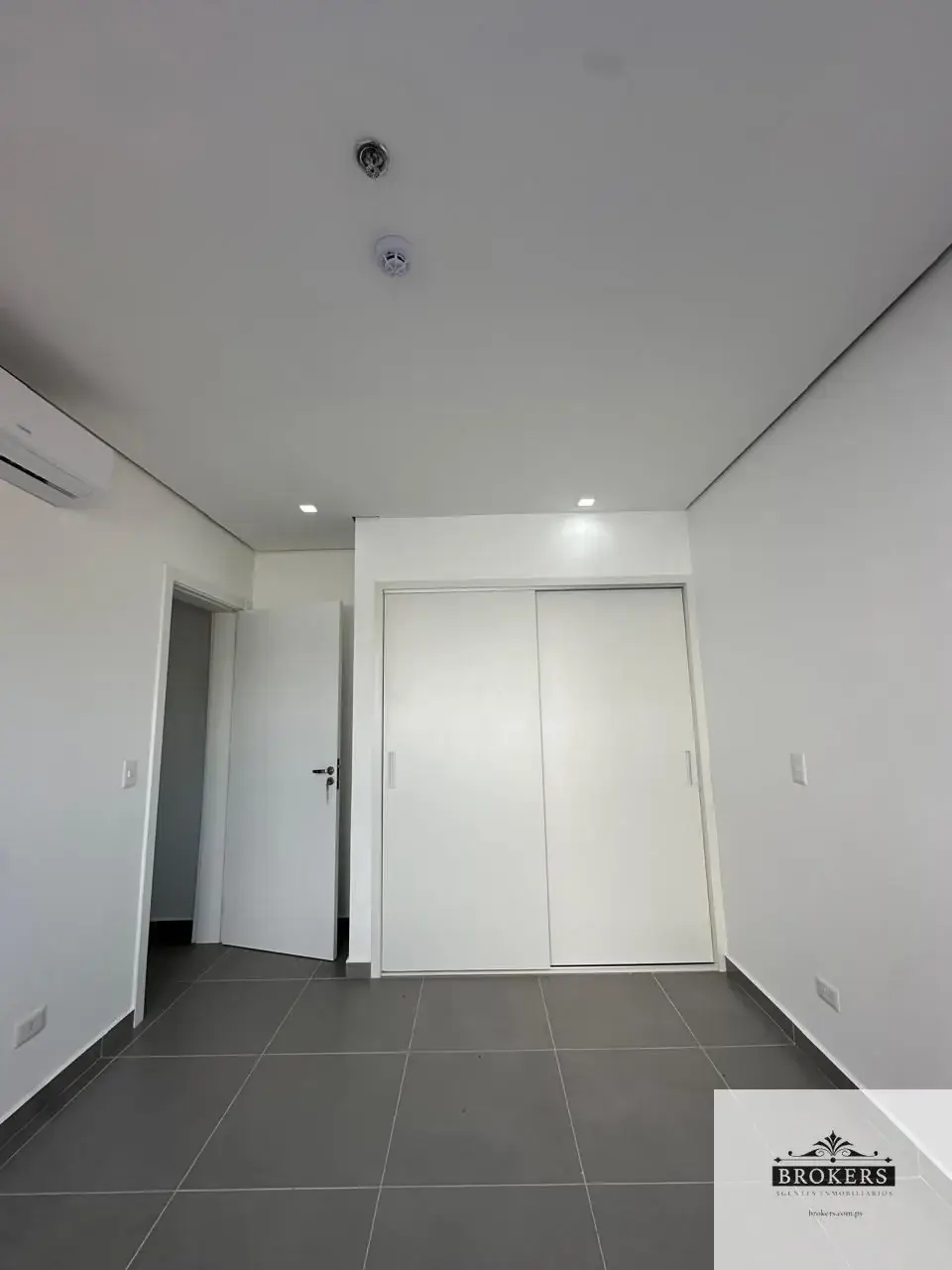 Departamento de 1 dormitorio en Venta en Ycuá Satí, Asunción - Image 16