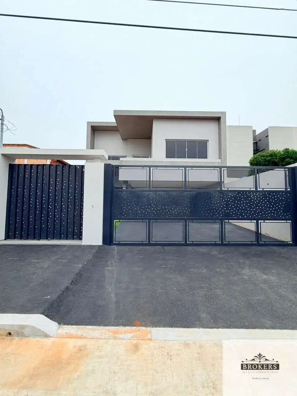 5-Bedroom House for Sale in Herrera, Asunción - Image 3