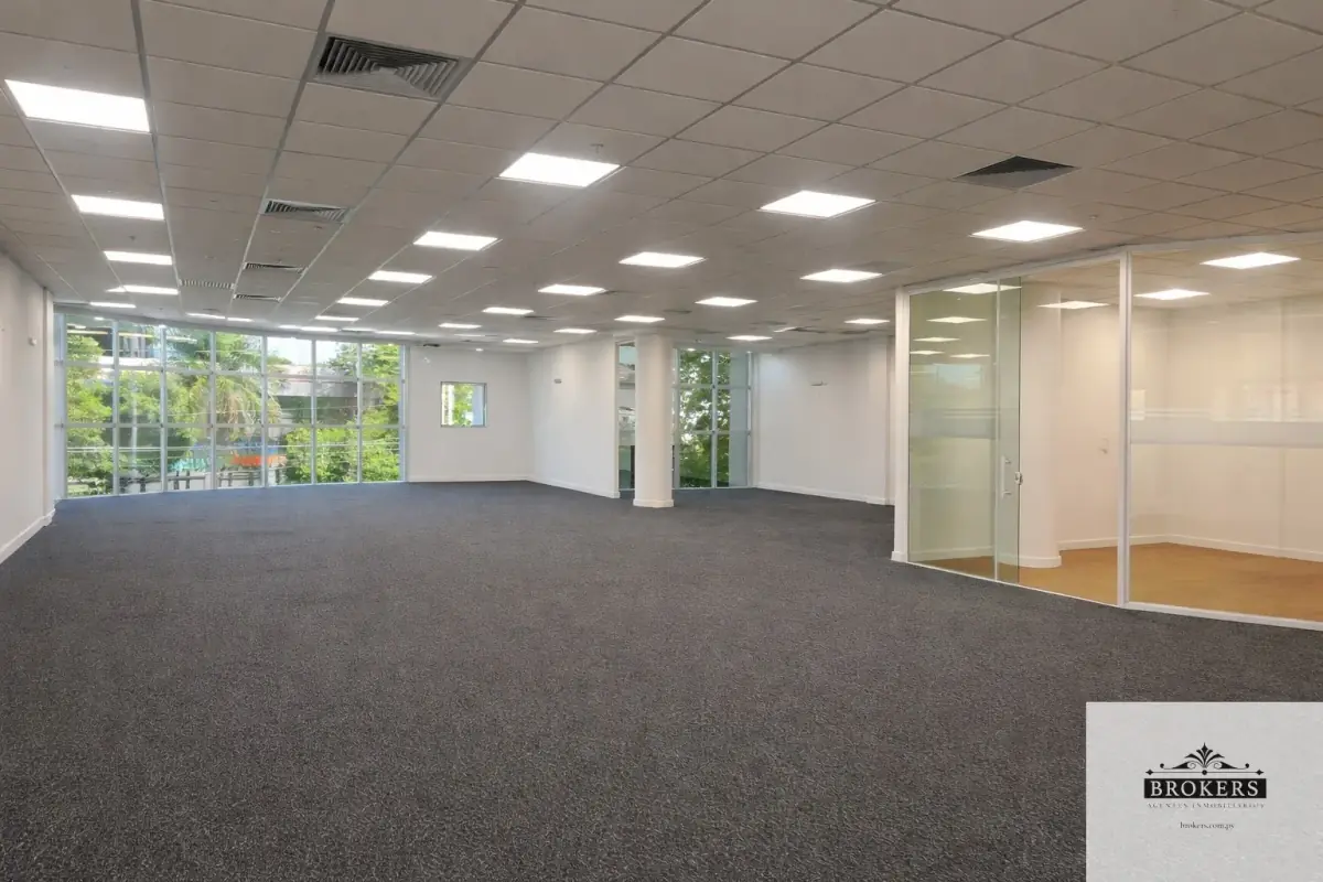 Espaço Comercial de 798m² para Aluguel em Mariscal Lopez, Assunção - Image 3