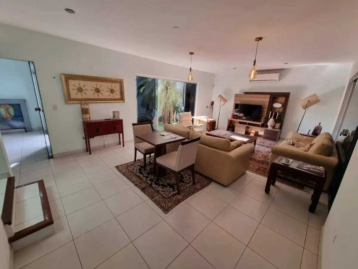 Casa de 3 dormitorios en Venta en Madame Lynch, Asunción - Image 9