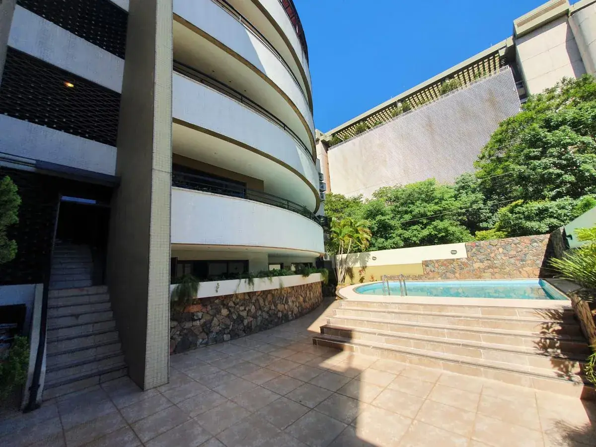 2-Bedroom Apartment for Sale in Carmelitas, Asunción - Image 8