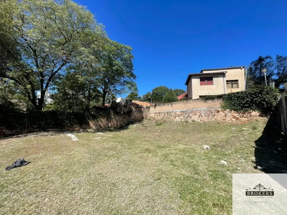 Terreno de 360m² en Venta en Asunción - Image 3