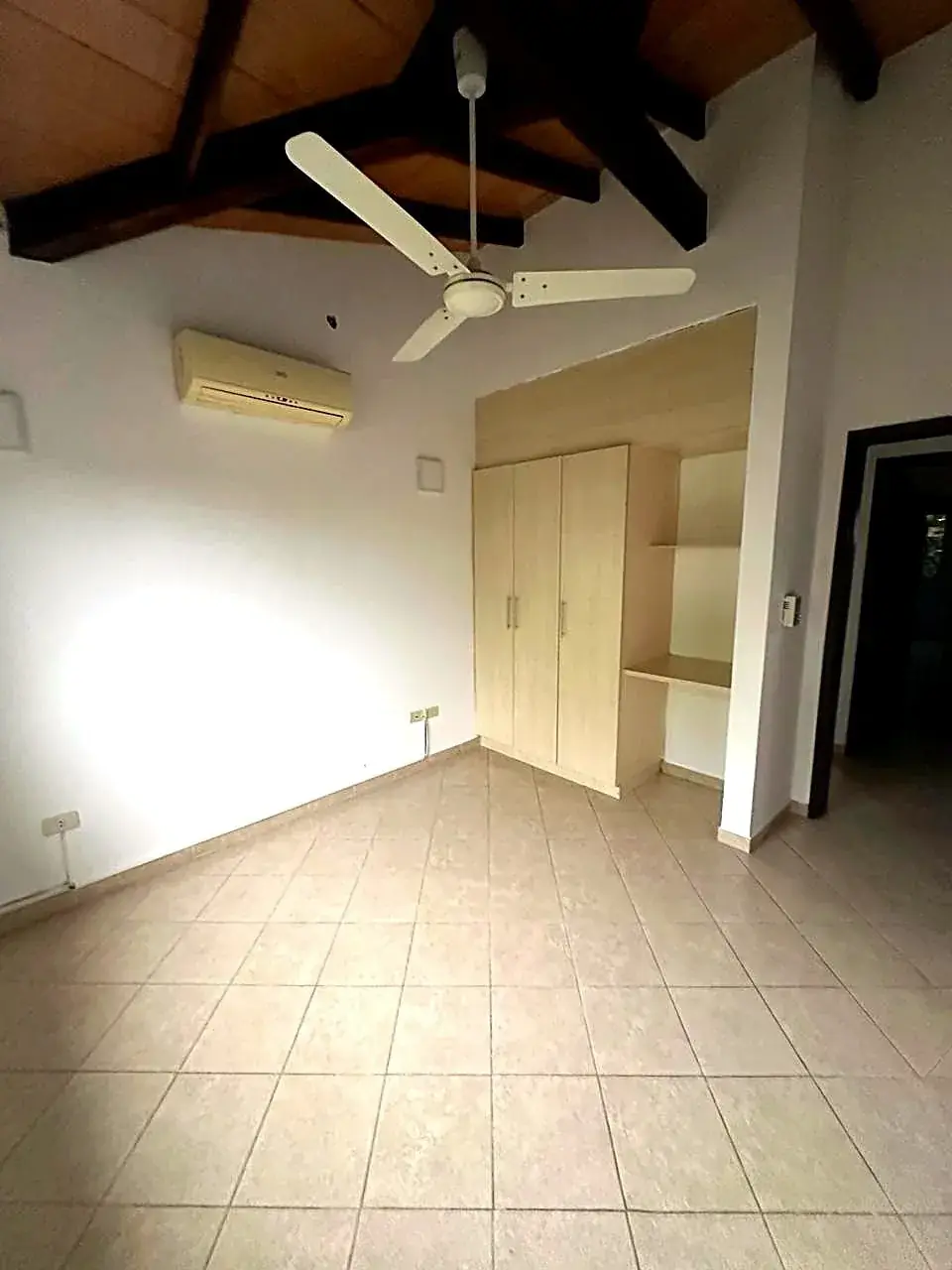 4-Bedroom House for Sale in Bernardino Caballero, Asunción - Image 19