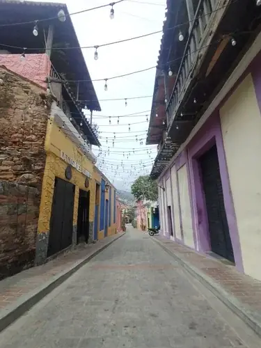 Casa comercial en Venta, Casco Histórico de la Guaira, para remodelar.