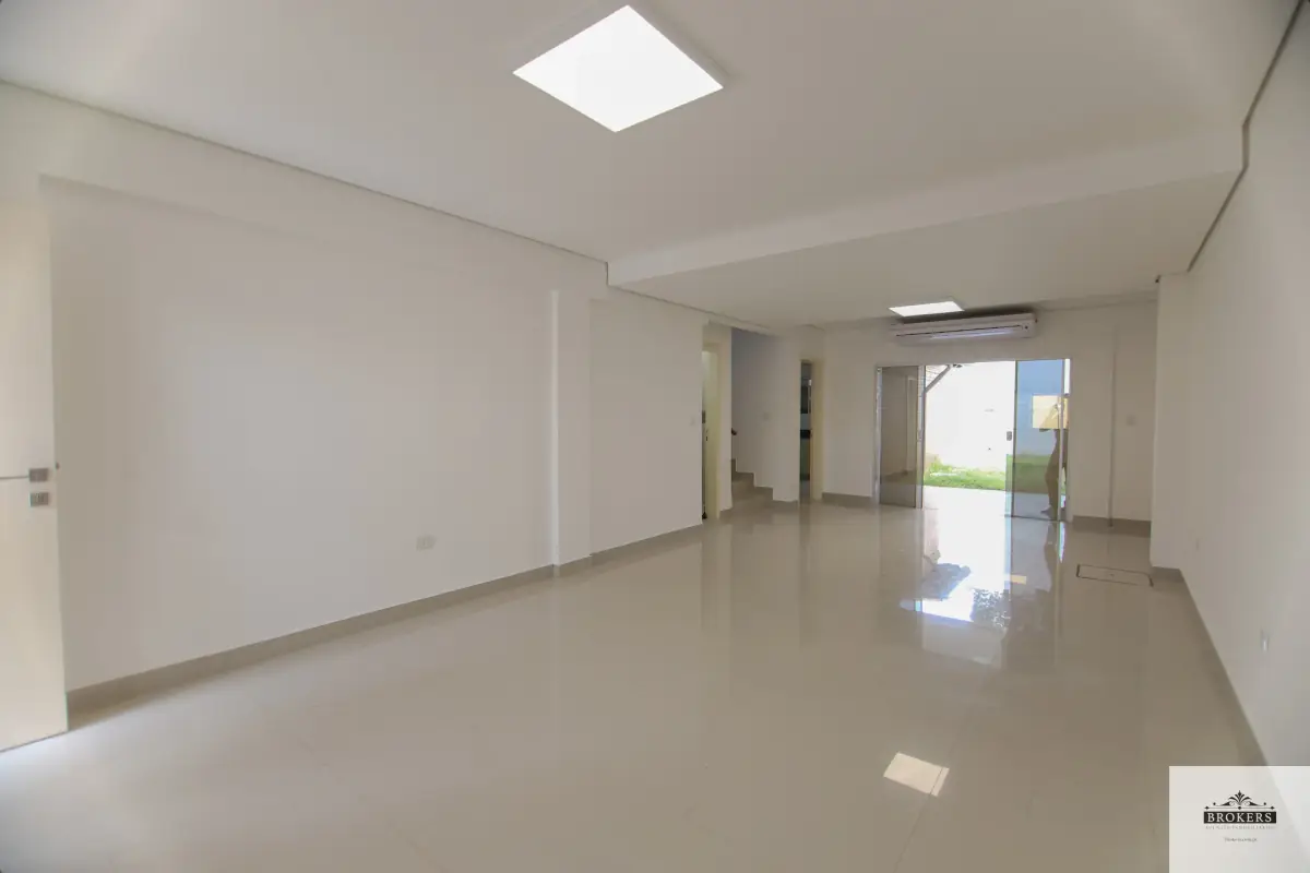 Casa de 3 dormitorios en Alquiler en Recoleta, Asunción - Image 4