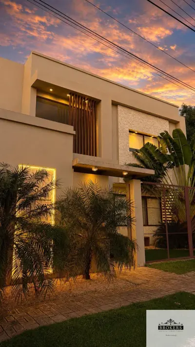 Casa de 4 dormitorios en Venta en Laurelty, Luque