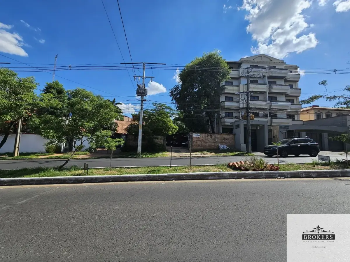 Terreno de 900m² à Venda em Madame Lynch, Assunção - Image 6