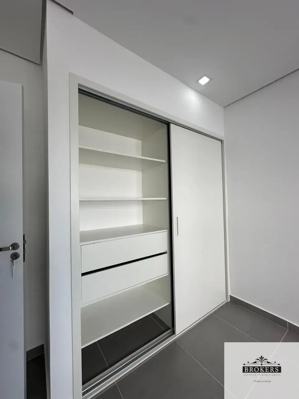 Departamento de 1 dormitorio en Venta en Ycuá Satí, Asunción - Image 17