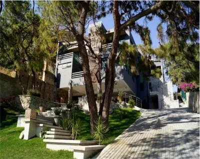 Casa de 4 dormitorios en fraccionamiento pinar de la venta, 660m², en Venta en Pinar de la Venta, La Venta del Astillero