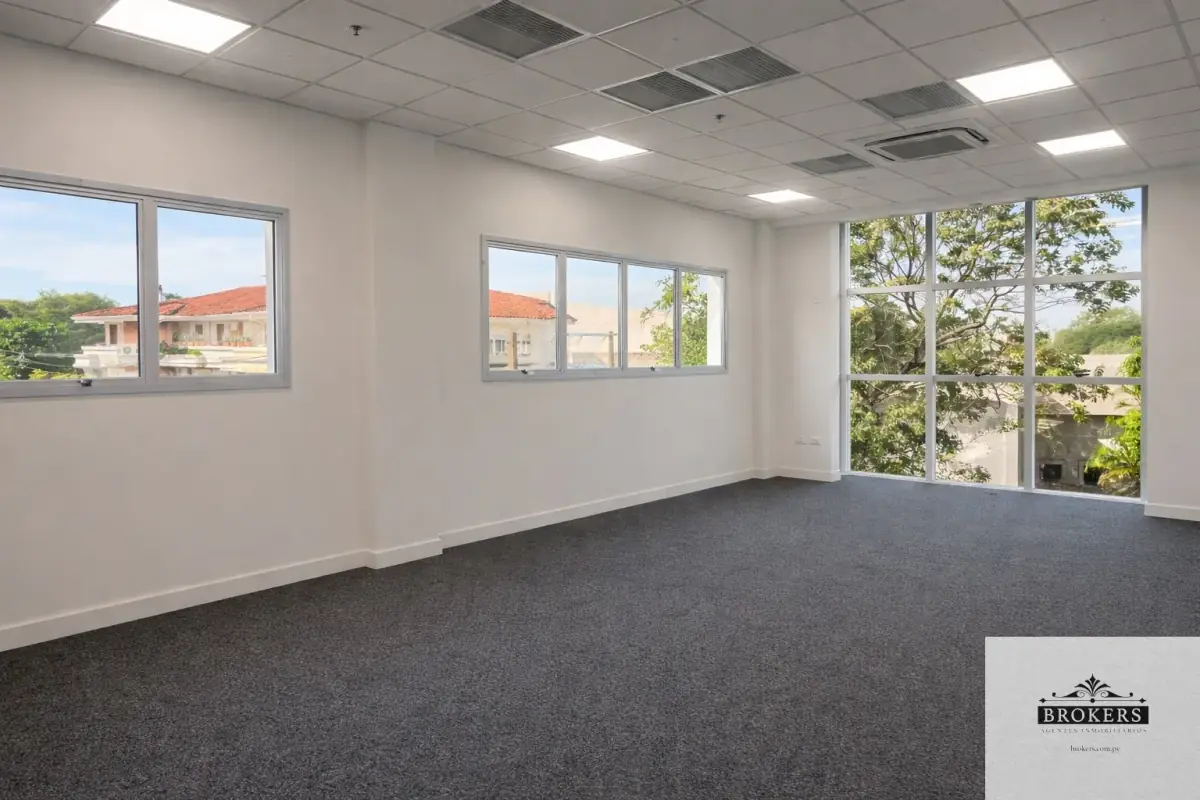 Espaço Comercial de 798m² para Aluguel em Mariscal Lopez, Assunção - Image 4