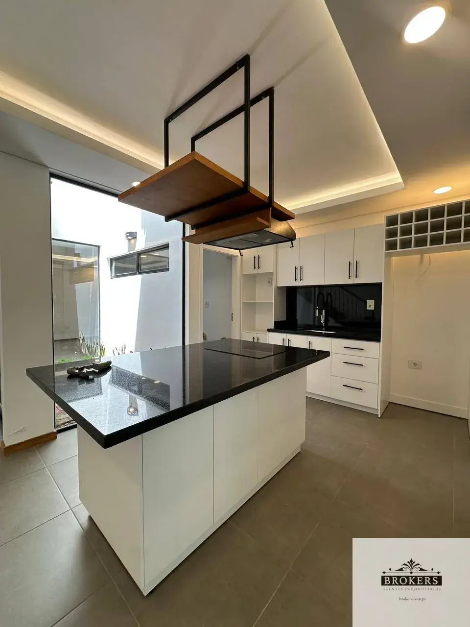 Casa de 3 dormitorios en Venta en Primer Barrio, Luque - Image 4