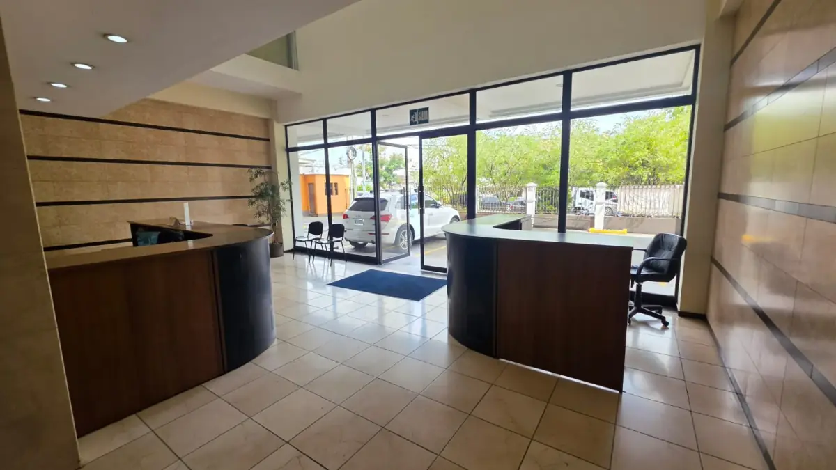 Local Comercial de 181m² en Alquiler en Zona 13, Ciudad de Guatemala - Image 4