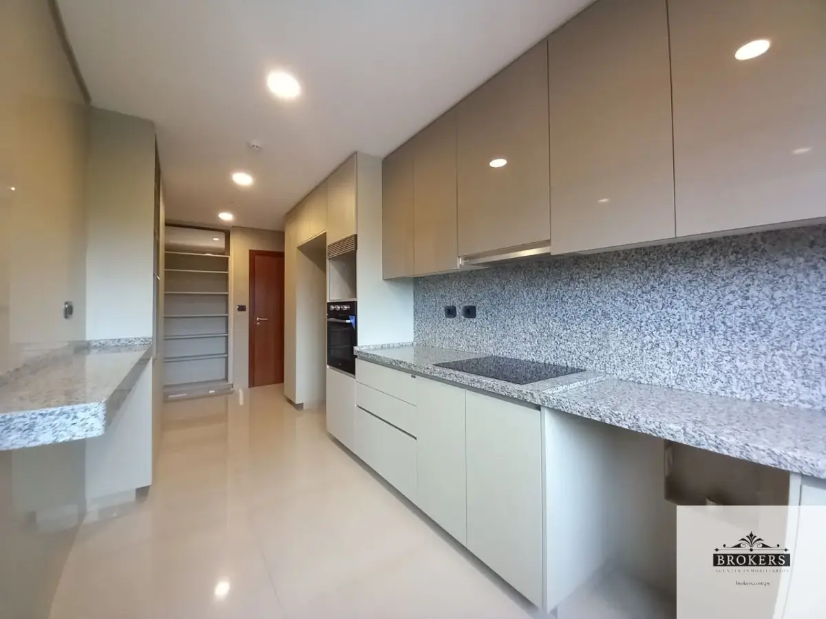 Apartamento de 2 dormitórios à Venda em Madame Lynch, Assunção - Image 8
