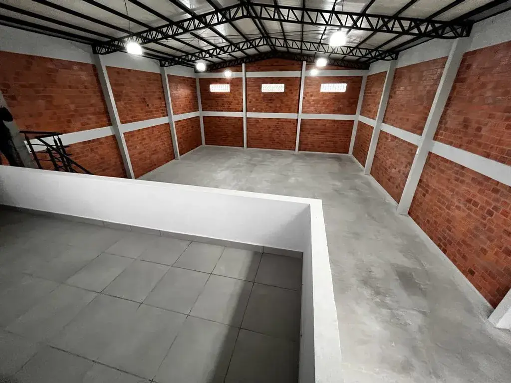 Local Comercial de 400m² en Venta en Defensores del Chaco, Mariano Roque Alonso - Image 4