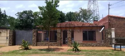Casa de 2 dormitorios en Venta en Primer Barrio, Luque