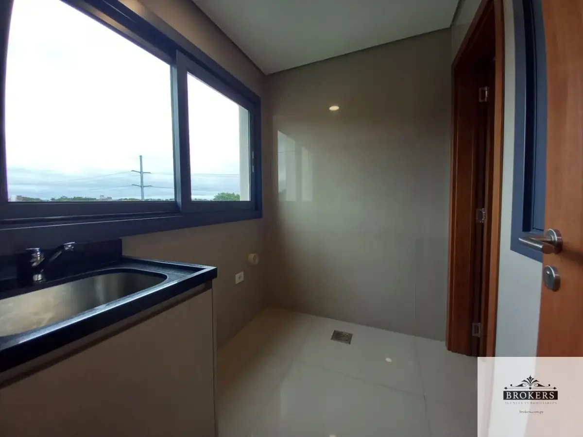Departamento de 2 dormitorios en Venta en Madame Lynch, Asunción - Image 17
