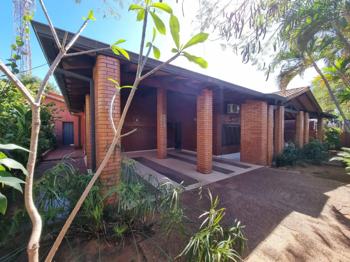 Casa de 3 dormitorios en Venta en Madame Lynch, Asunción - Image 3