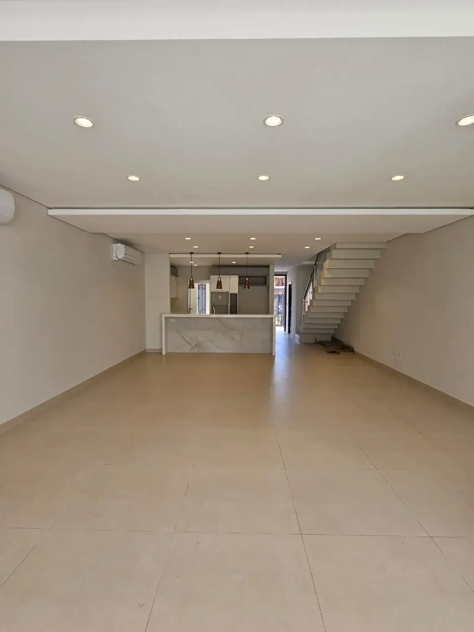 EN VENTA - Duplex con 3 dormitirios en suite . Barrio Ycua Sati - Image 3