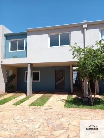 Casa de 3 dormitorios en Venta en Yaguareté Corá, Luque