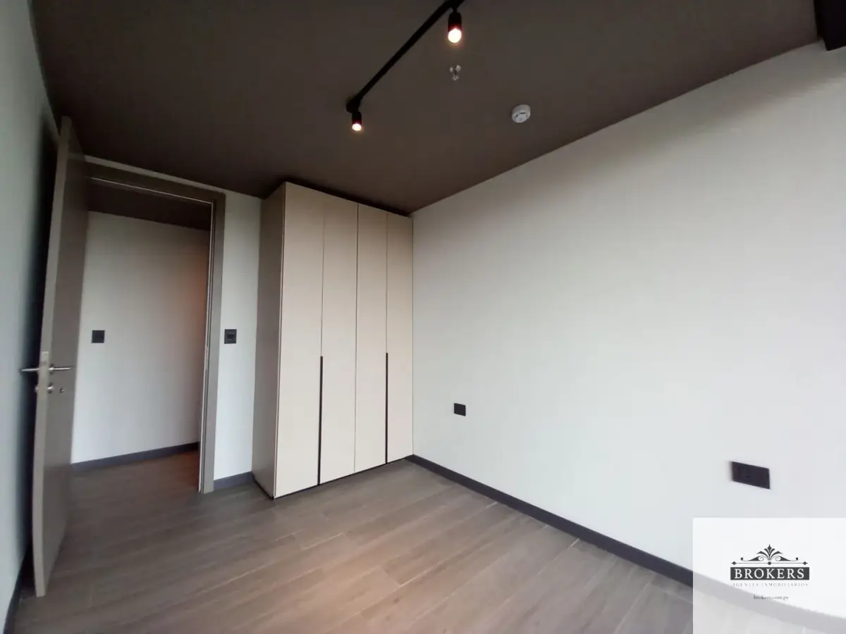 4-Bedroom Apartment for Sale in Herrera, Asunción - Image 11