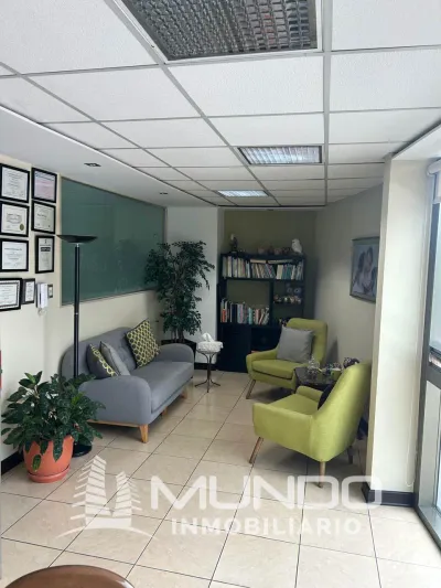 Local Comercial de 98m² en Venta en Zona 10, Ciudad de Guatemala
