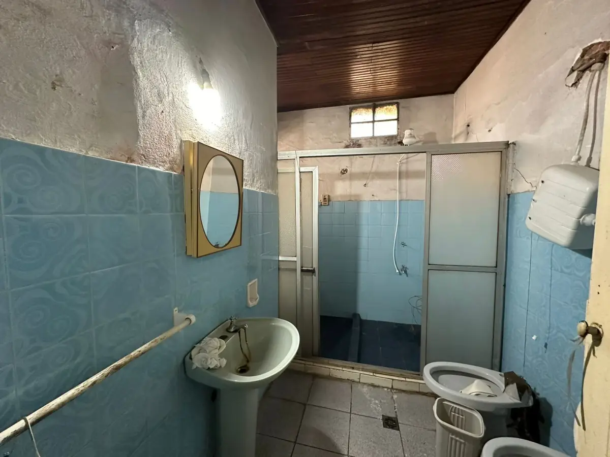 REMATE DE CASA A REMODELAR O DEMOLER EN CIUDAD NUEVA - ASUNCION - Image 10