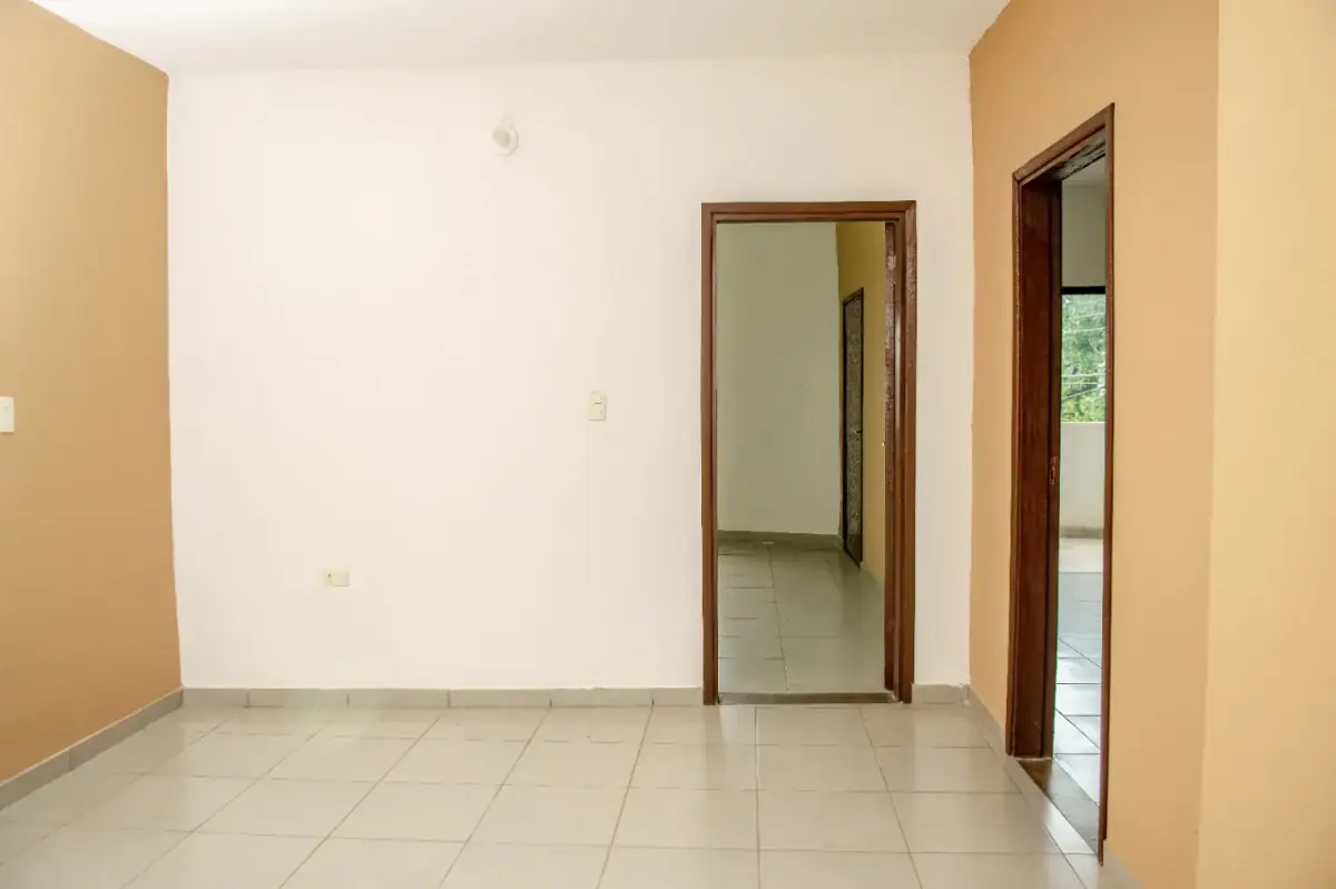 Casa de 4 dormitorios en Venta en Tercer Barrio, Luque - Image 12