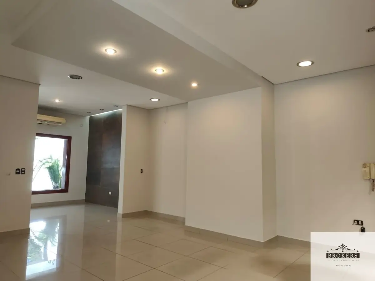 Casa de 8 dormitorios en Venta en Recoleta, Asunción - Image 6