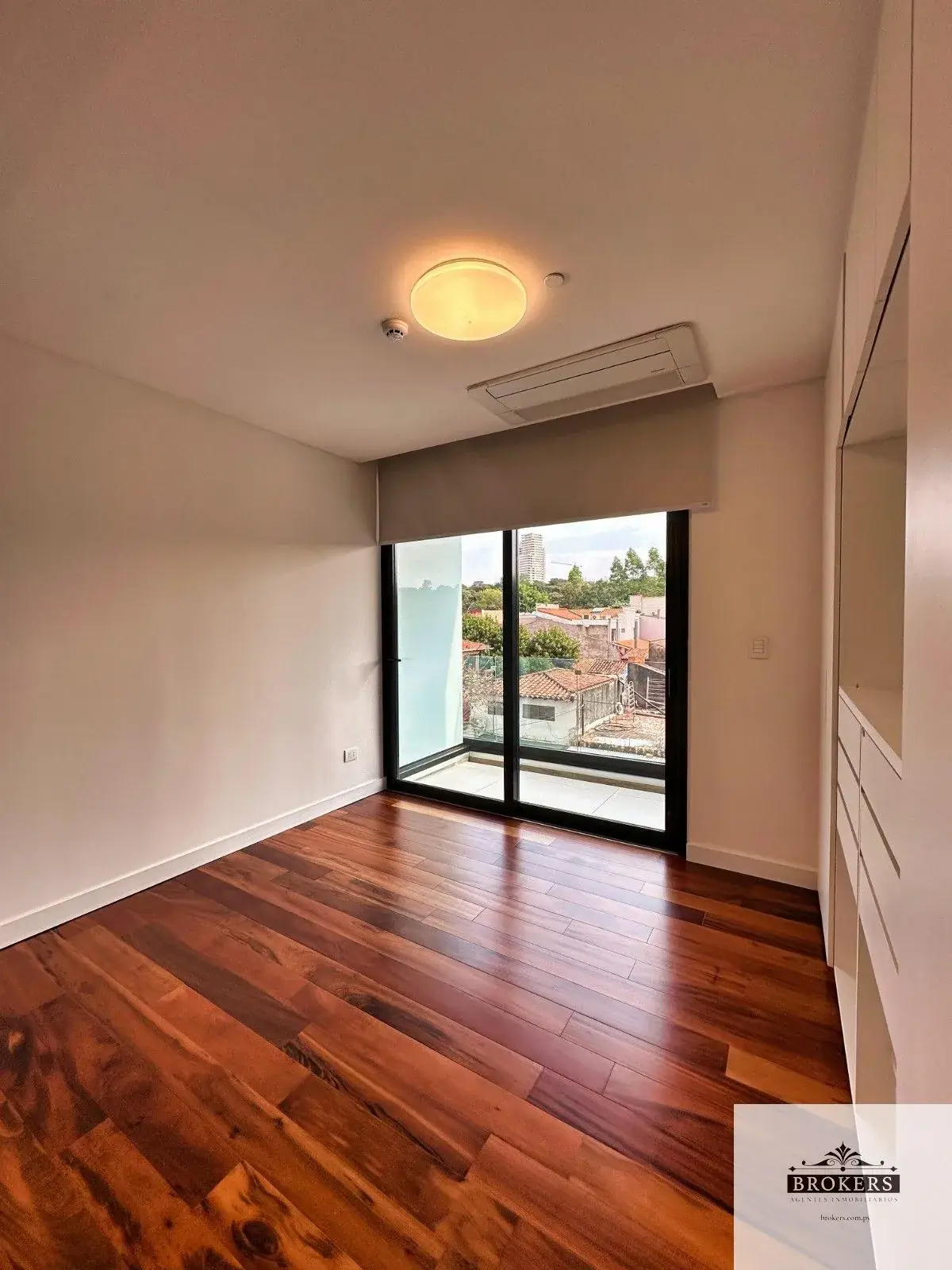 1-Bedroom Apartment for Rent in San Jorge, Asunción - Image 3