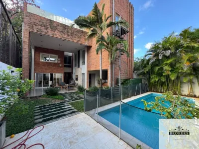 Casa de 4 dormitorios en Alquiler en Asunción
