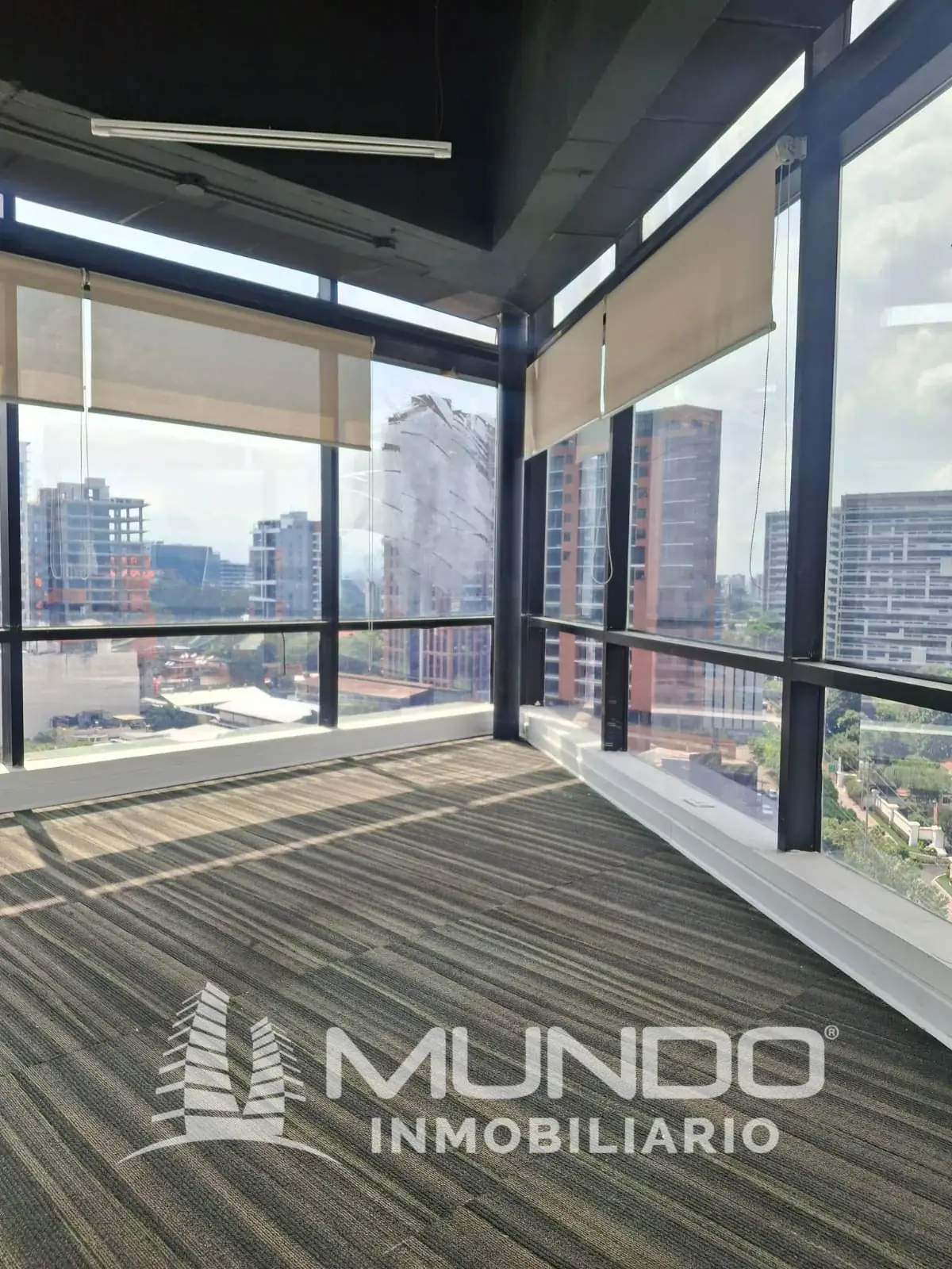 Local Comercial de 80m² en Alquiler en Zona 10, Ciudad de Guatemala